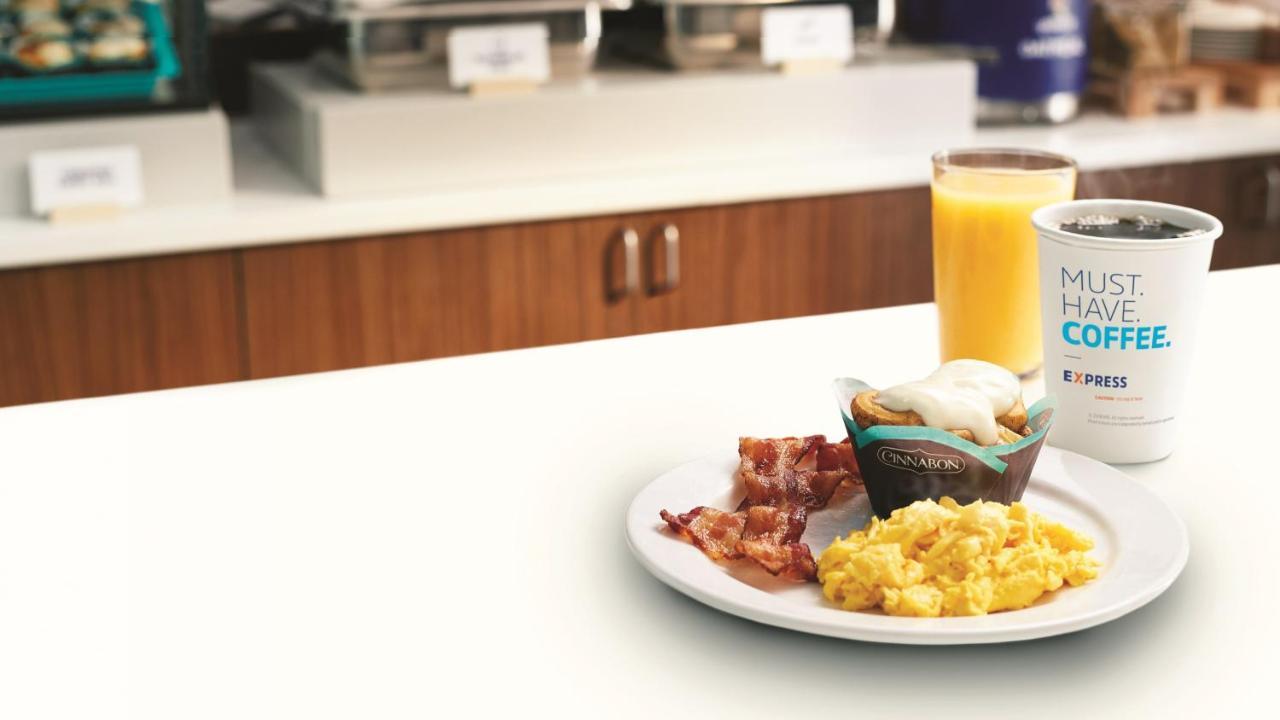 Holiday Inn Express & Suites Tupelo By Ihg Bagian luar foto