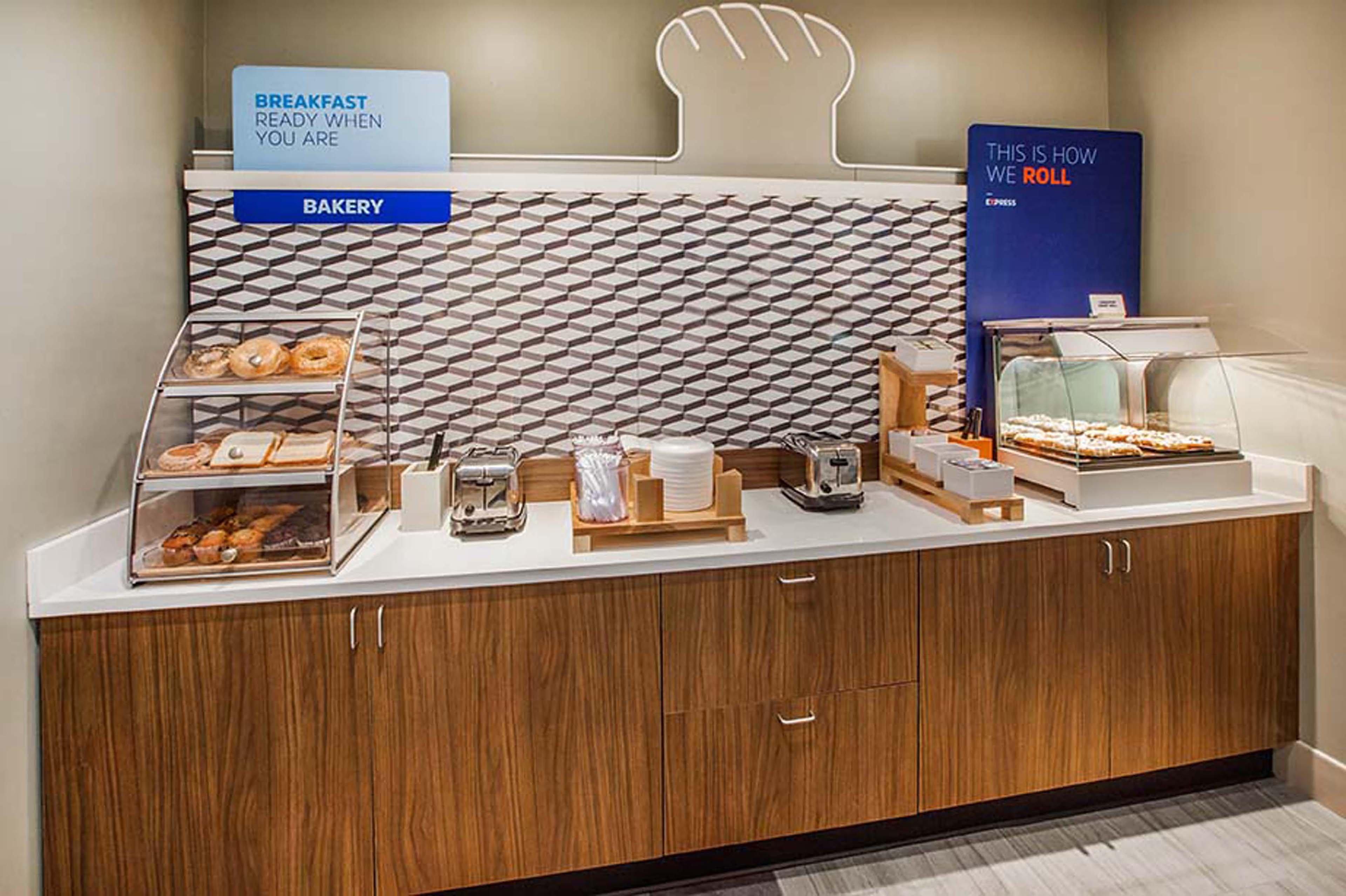 Holiday Inn Express & Suites Tupelo By Ihg Bagian luar foto