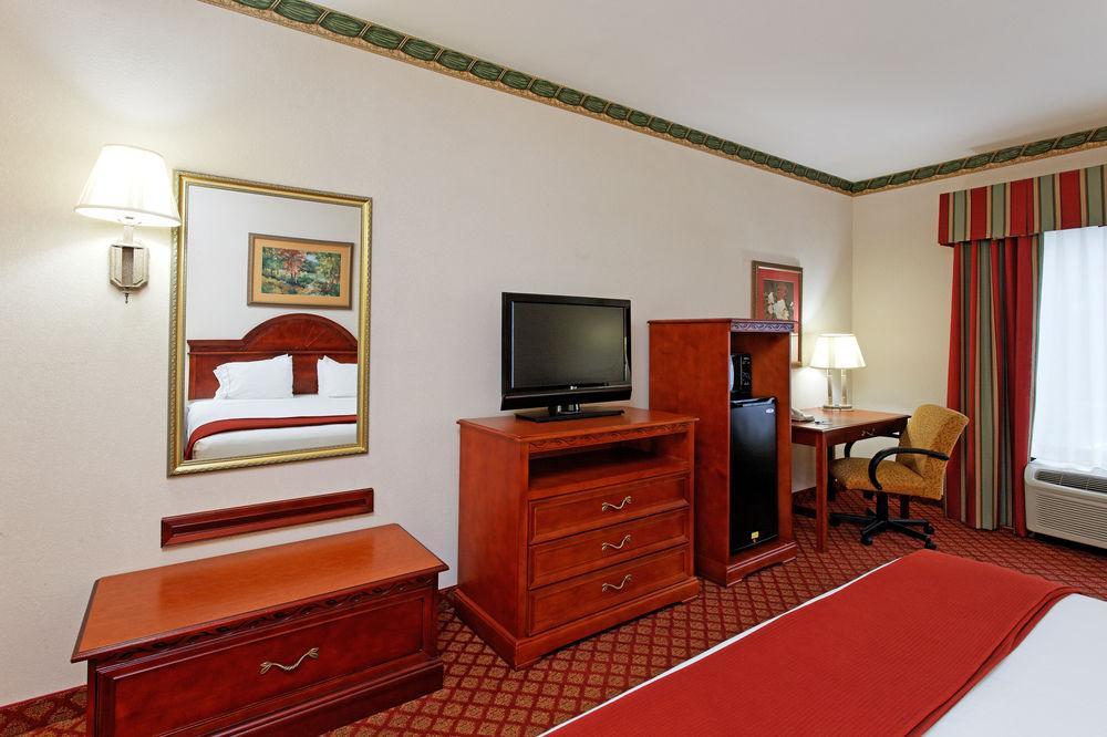 Holiday Inn Express & Suites Tupelo By Ihg Bagian luar foto