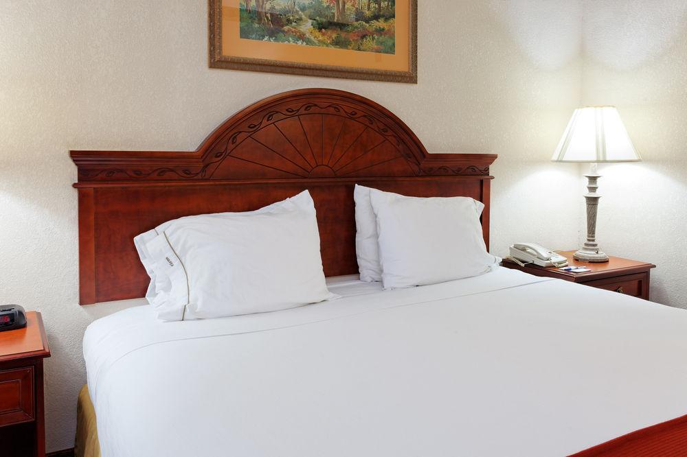 Holiday Inn Express & Suites Tupelo By Ihg Bagian luar foto